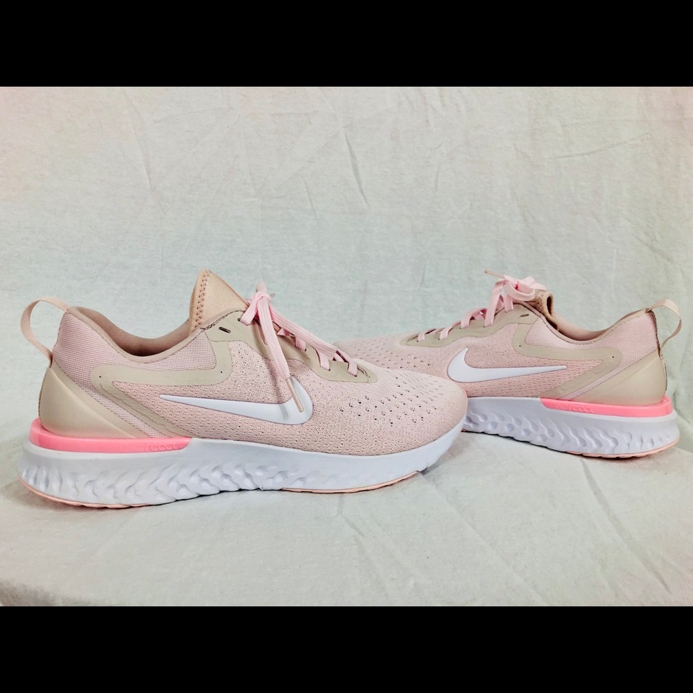 Nike WMNS Nike Odyssey React White Pink